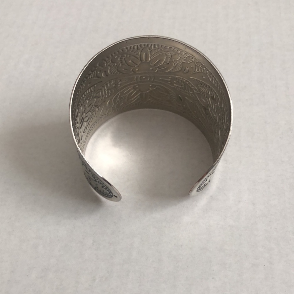 Cuff Bracelet - Picture 5 of 6